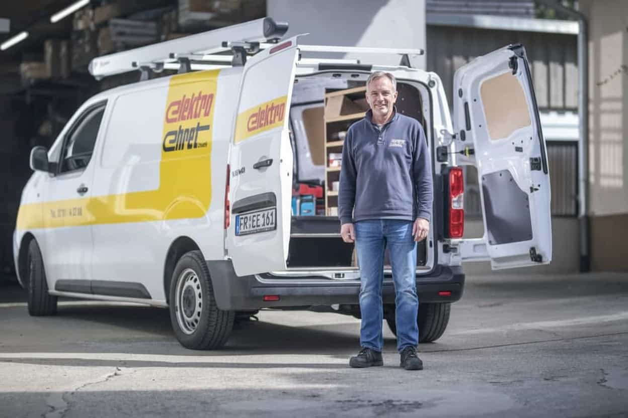 Elektro-Ehret-Fahrzeug-Mann